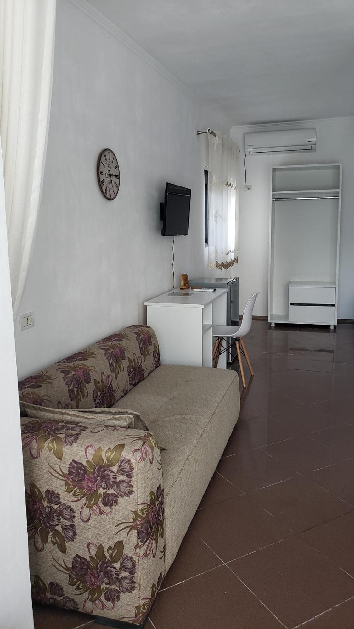 Pomegranates & Olives Guesthouse Durres Ngoại thất bức ảnh