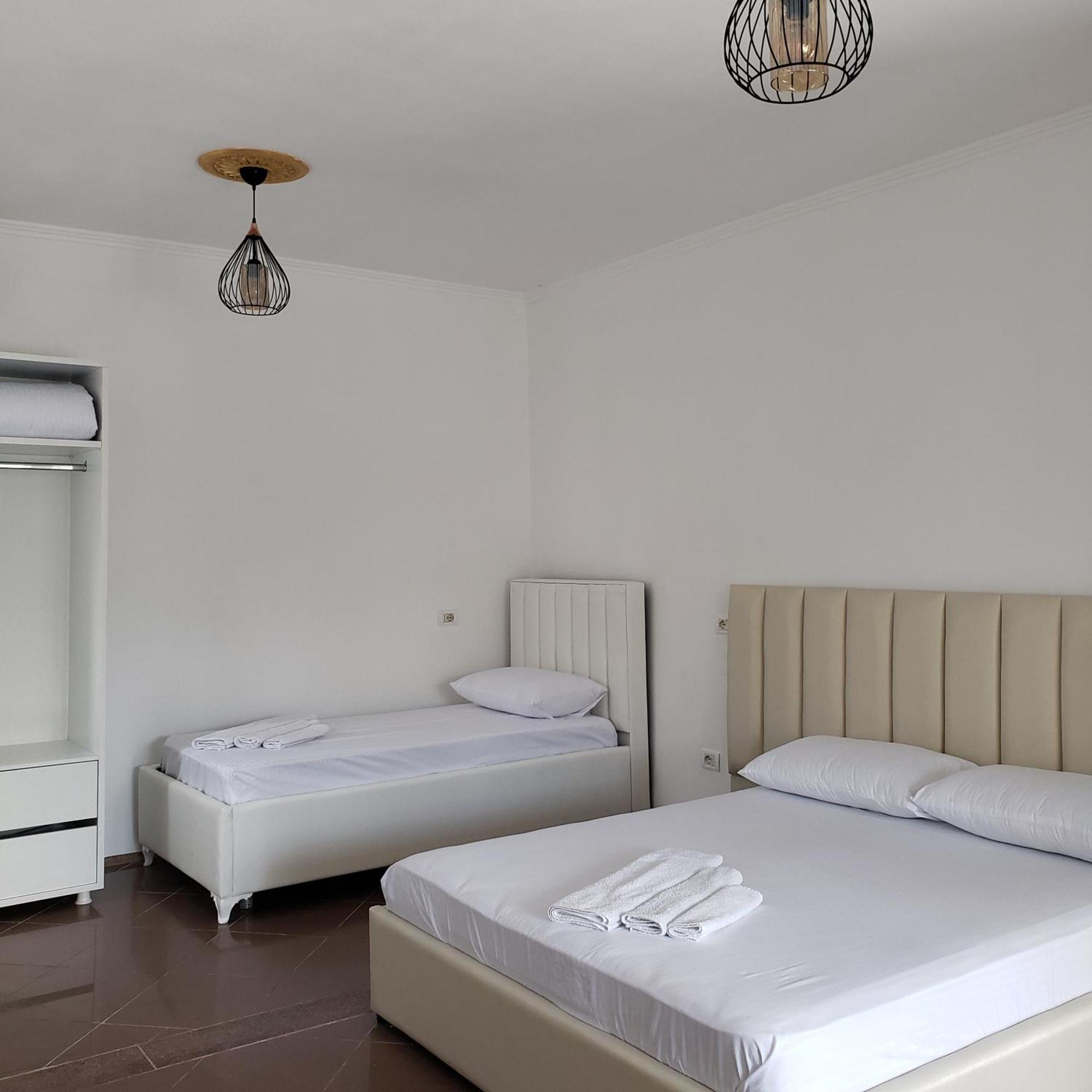 Pomegranates & Olives Guesthouse Durres Ngoại thất bức ảnh